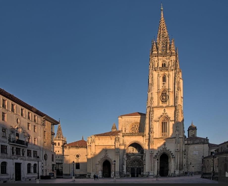 Alojamiento Oviedo 2 Con Parking エクステリア 写真